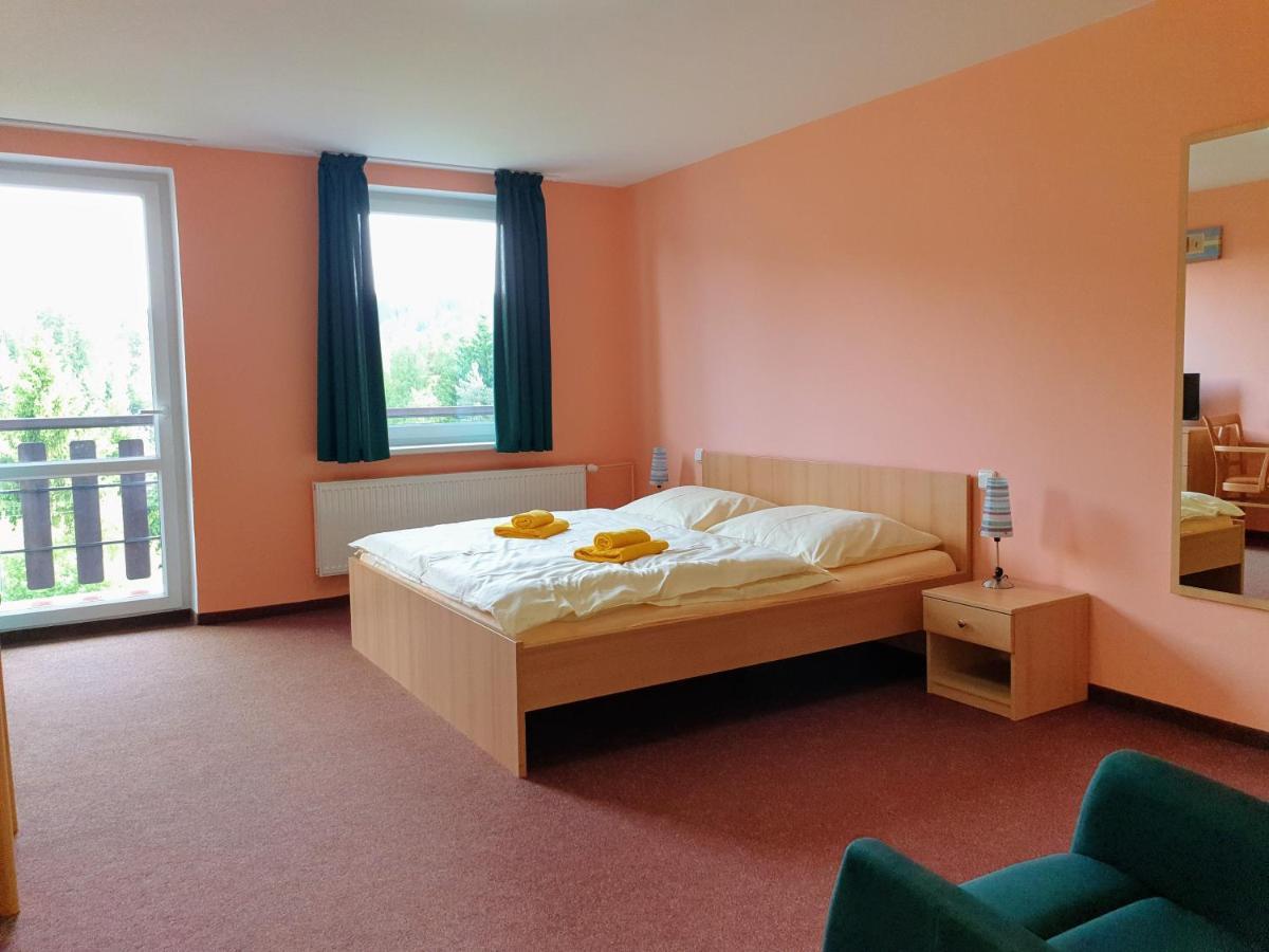Penzion Lumis Nova Role Bagian luar foto